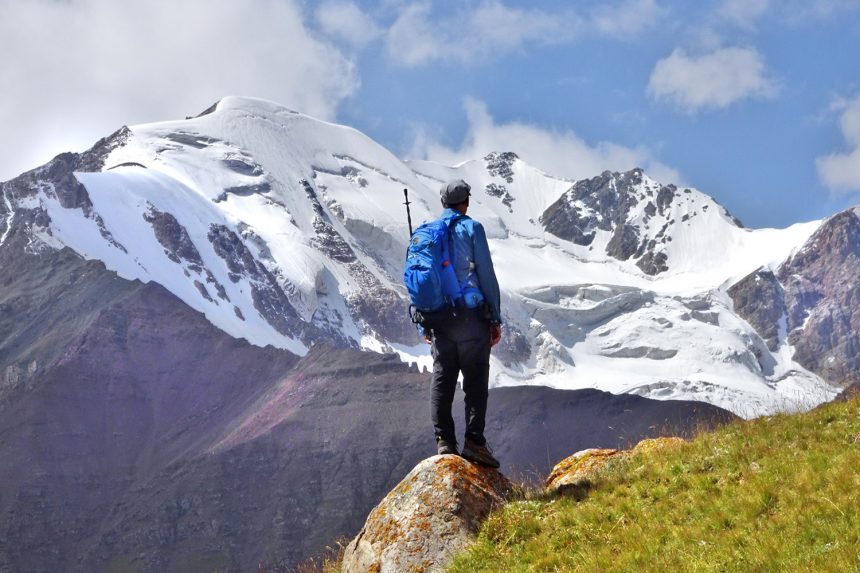 pamir_highway_lenin_ peak_hike