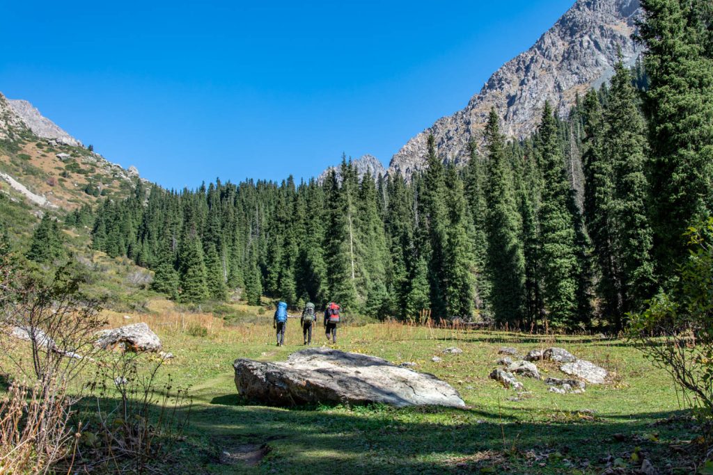 hike-alakul-lake-tian-shan
