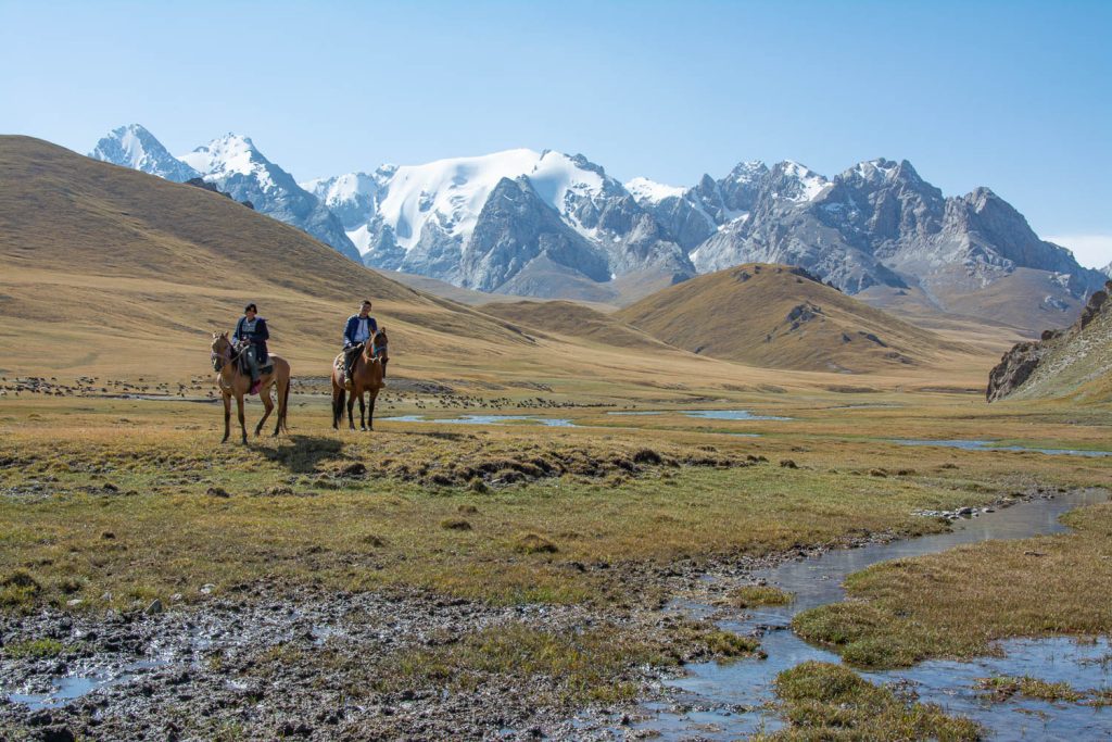 kel_suu_lake_horse_trek